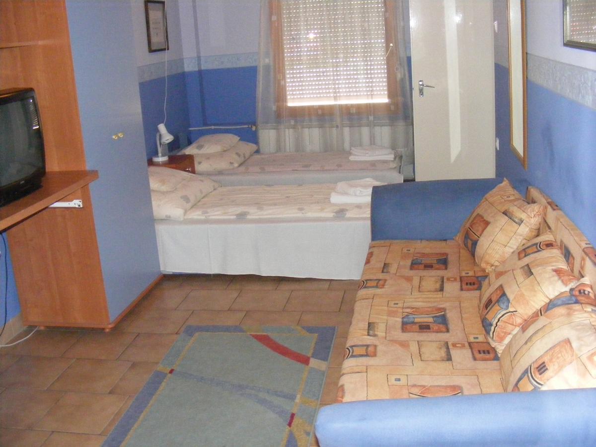 Hotel Pelikan Hódmezővásárhely Buitenkant foto