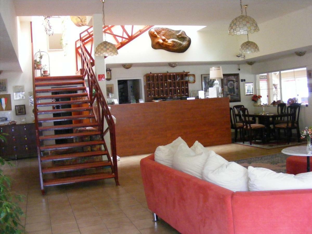 Hotel Pelikan Hódmezővásárhely Buitenkant foto