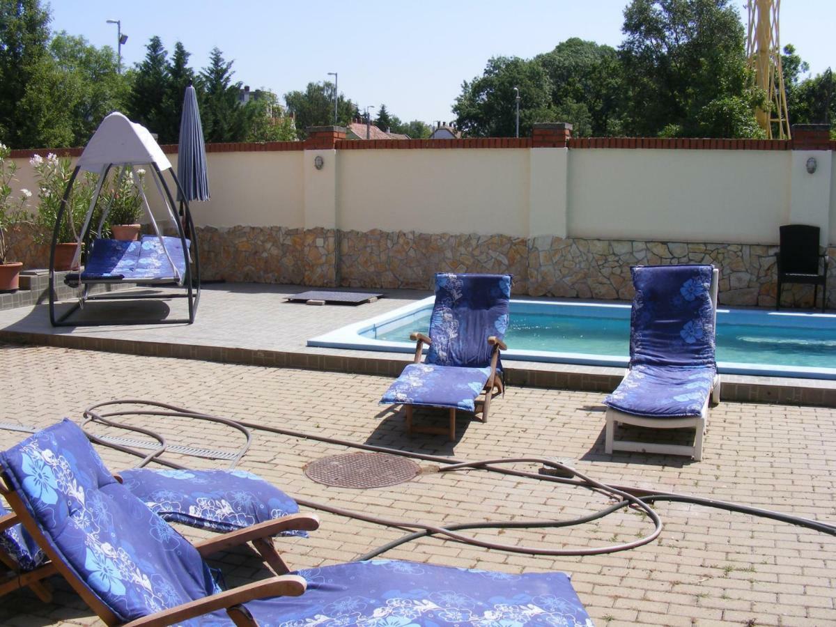 Hotel Pelikan Hódmezővásárhely Buitenkant foto