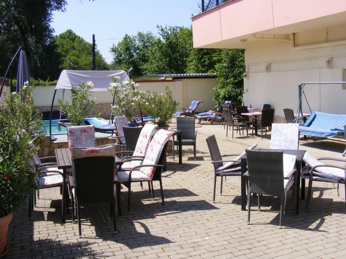Hotel Pelikan Hódmezővásárhely Buitenkant foto