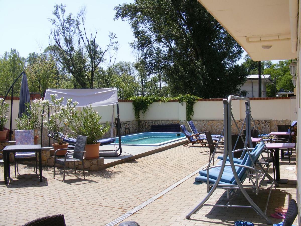 Hotel Pelikan Hódmezővásárhely Buitenkant foto