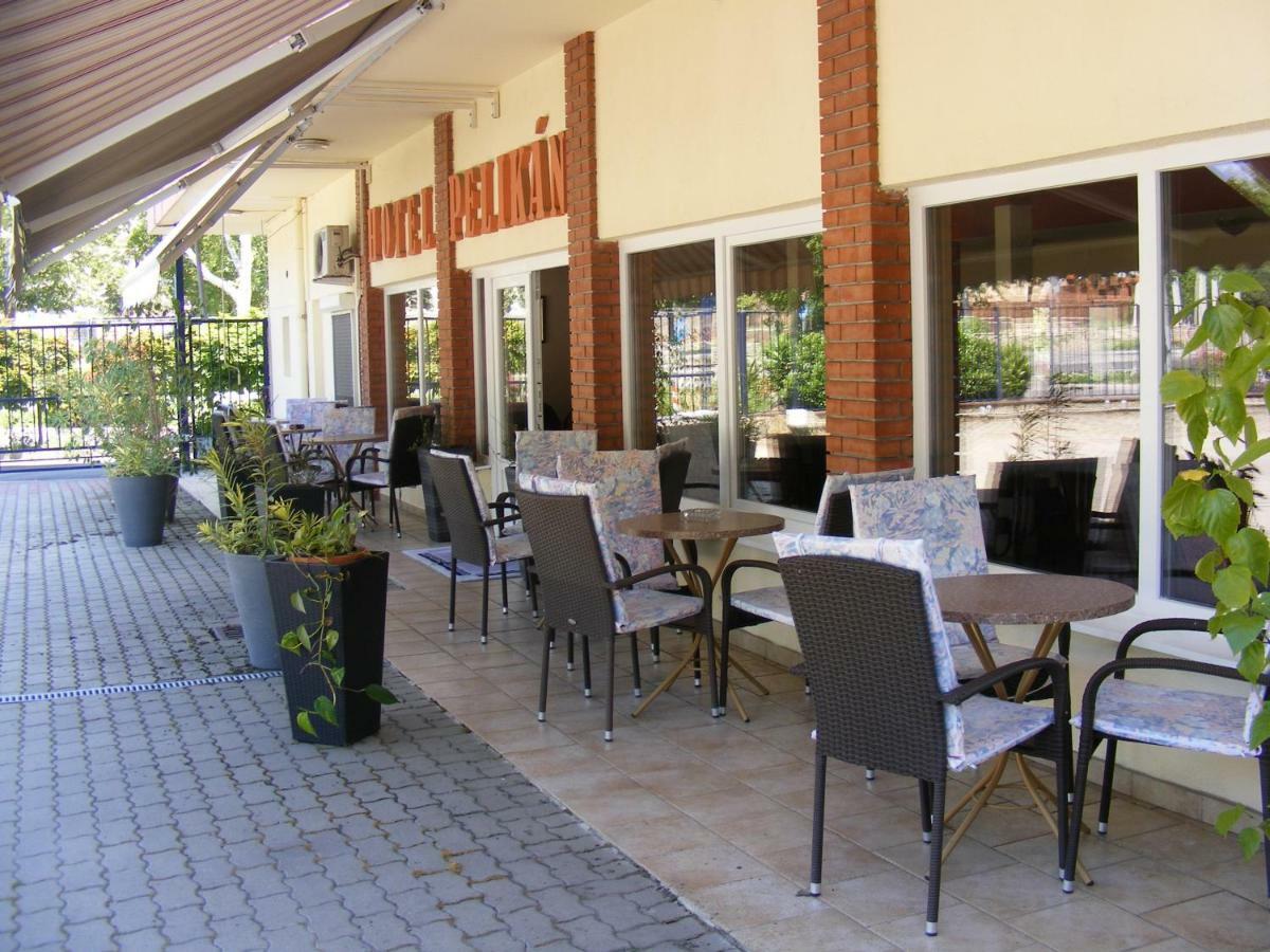 Hotel Pelikan Hódmezővásárhely Buitenkant foto