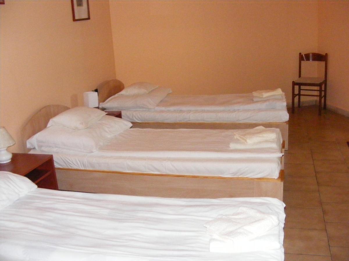 Hotel Pelikan Hódmezővásárhely Buitenkant foto